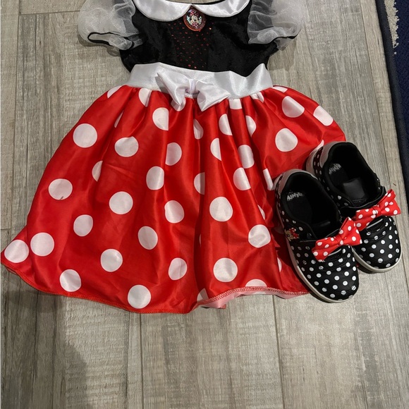 Minnie Mouse costume (Size 4-6x) and Minnie Mouse shoes size 12 - Picture 2 of 5